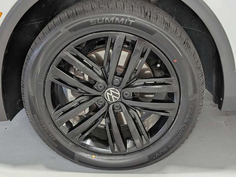 Used 2022 Volkswagen Tiguan SE R-Line AWD/4WD image 3