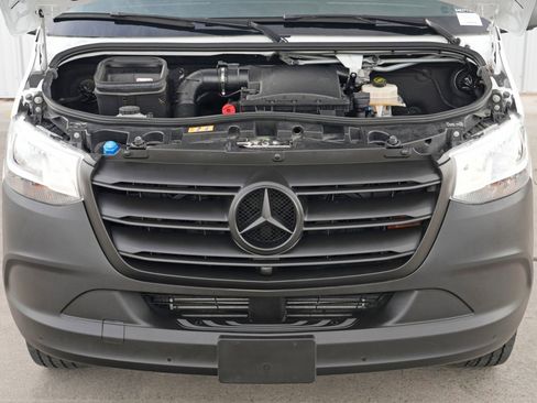 Used 2021 Mercedes-Benz Sprinter 2500 w/ Premium Plus Package image 8