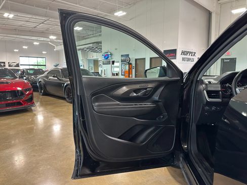 Used 2023 GMC Terrain SLT AWD/4WD image 11