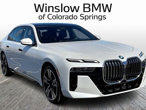 Used 2025 BMW 760i xDrive w/ Premium Package image 3