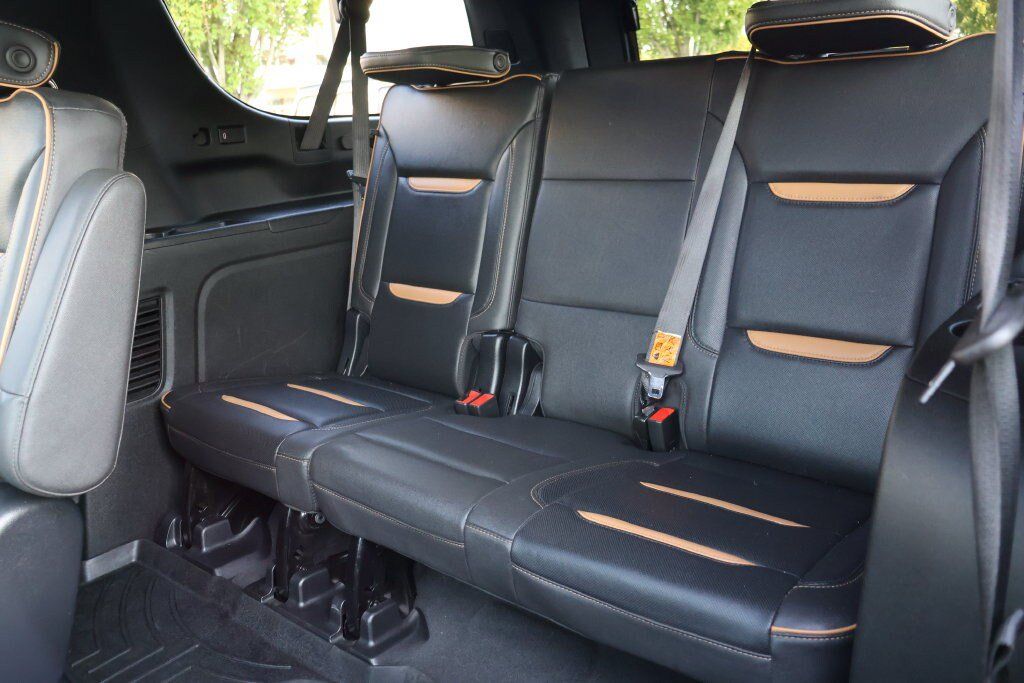 Used 2023 GMC Yukon XL AT4 w/ AT4 Premium Package AWD/4WD image 17