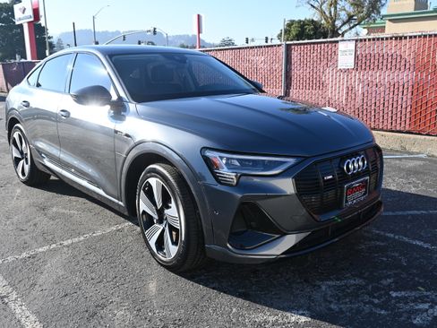 Used 2021 Audi e-tron Prestige w/ Prestige Package image 15