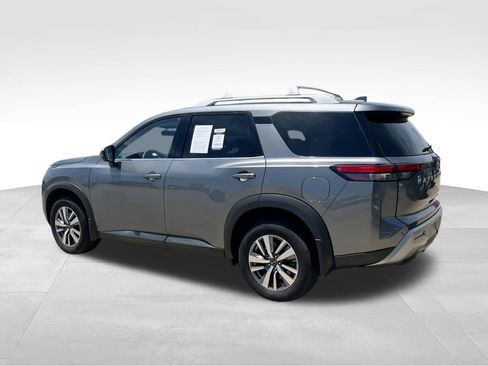Used 2025 Nissan Pathfinder SL AWD/4WD image 6