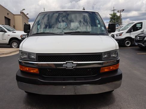 Used 2018 Chevrolet Express 3500 LT w/ LT Preferred Equipment Group RWD image 2