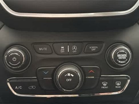 Used 2021 Jeep Cherokee Latitude Plus image 21