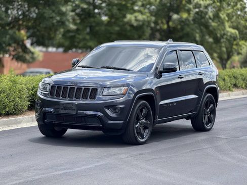 Used 2015 Jeep Grand Cherokee Altitude image 2