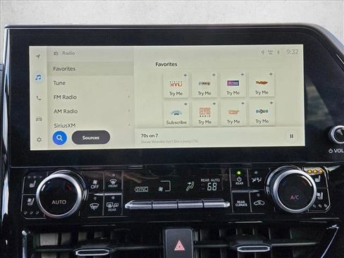 Used 2023 Toyota Highlander Limited image 12