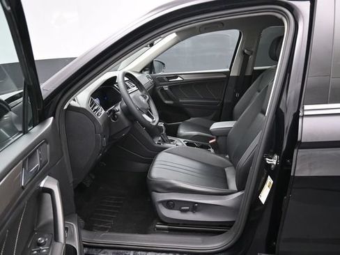 Used 2022 Volkswagen Tiguan SE AWD/4WD image 9