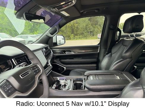 Used 2022 Jeep Wagoneer Series III w/ Premium Group I AWD/4WD image 17