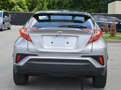 Used 2019 Toyota C-HR XLE FWD image 5