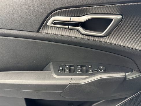Used 2024 Kia Sportage LX image 10