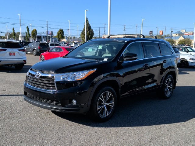 Used 2016 Toyota Highlander XLE AWD/4WD image 3