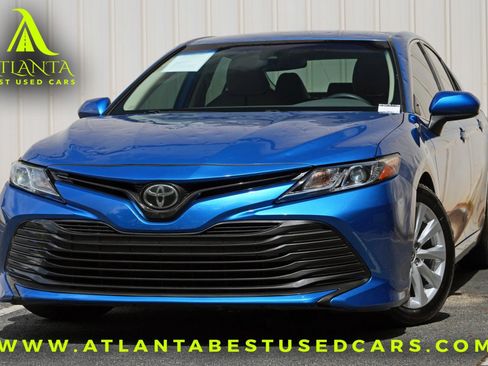 Used 2019 Toyota Camry LE FWD image 1