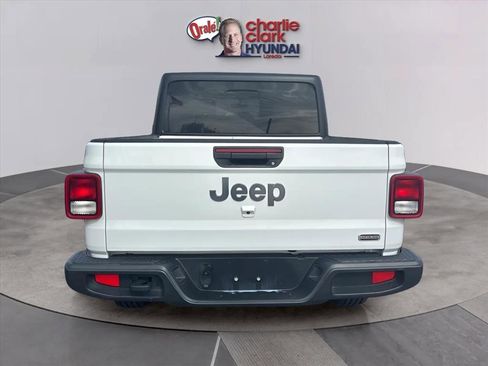 Used 2023 Jeep Gladiator Overland image 4