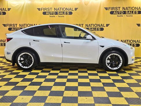 Used 2021 Tesla Model Y Long Range image 2