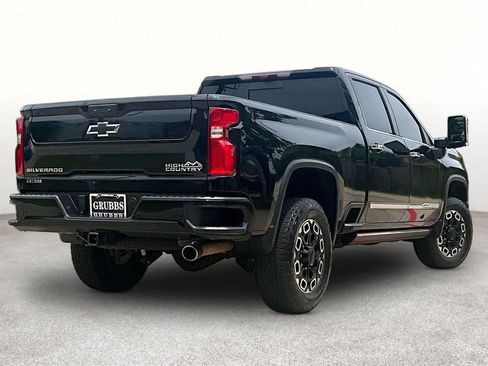 Used 2024 Chevrolet Silverado 2500 High Country w/ High Country Premium Package AWD/4WD image 2