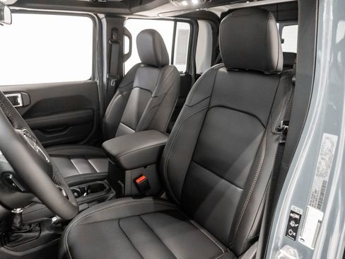 New 2026 Jeep Gladiator Sport image 9