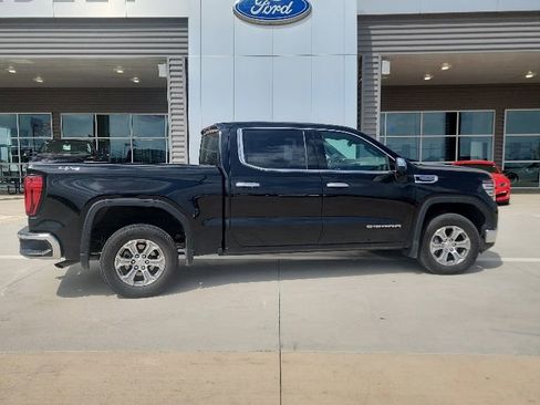 Used 2025 GMC Sierra 1500 SLT AWD/4WD image 2