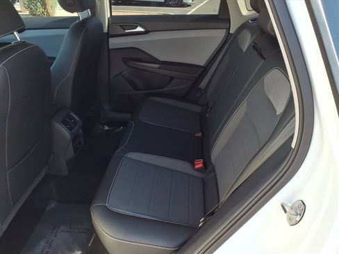 Certified 2022 Volkswagen Taos SE image 20