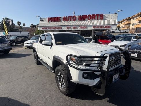 Used 2017 Toyota Tacoma TRD Off-Road w/ Tow Package (A/T) AWD/4WD image 9