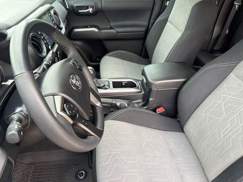 Used 2022 Toyota Tacoma TRD Sport w/ TRD Premium Sport Package AWD/4WD image 18