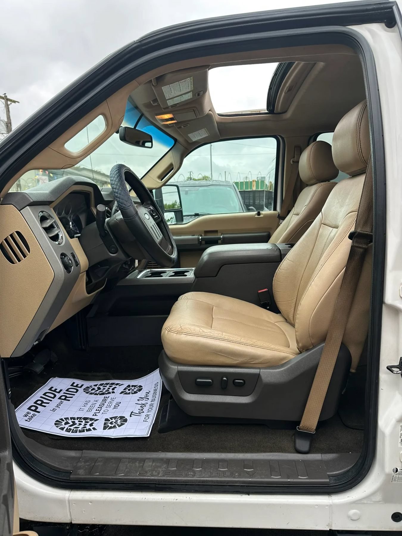 Used 2015 Ford F250 Lariat w/ Lariat Ultimate Package AWD/4WD image 8