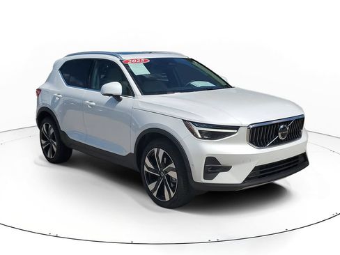 Used 2025 Volvo XC40 B5 Ultra w/ Protection Package AWD/4WD image 1