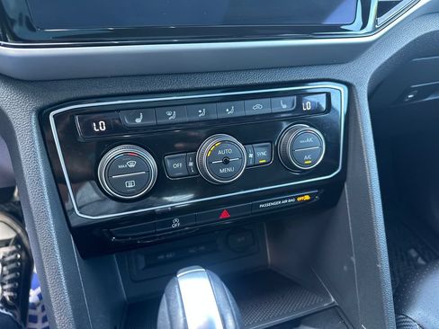 Certified 2023 Volkswagen Atlas Cross Sport SE w/ Panoramic Sunroof Package AWD/4WD image 16