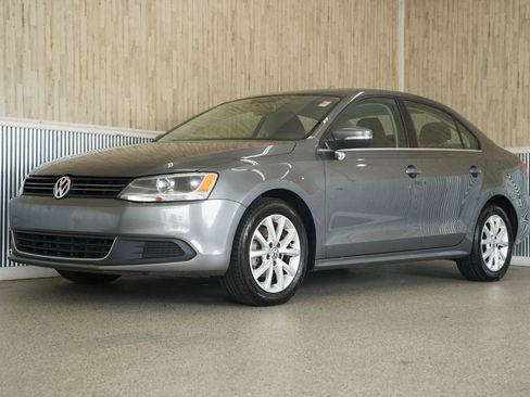 Used 2013 Volkswagen Jetta SE FWD image 4