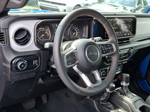 Used 2025 Jeep Wrangler Unlimited Sahara AWD/4WD image 25
