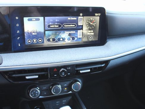 Used 2025 Nissan Kicks SV image 6