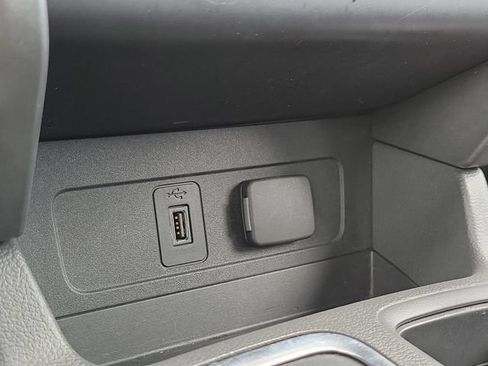 Used 2017 Ford Escape SE FWD image 19