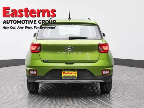 Used 2023 Hyundai Venue SEL w/ Cargo Package image 6