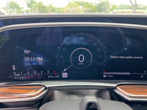 Used 2023 Cadillac Escalade Premium Luxury RWD image 11