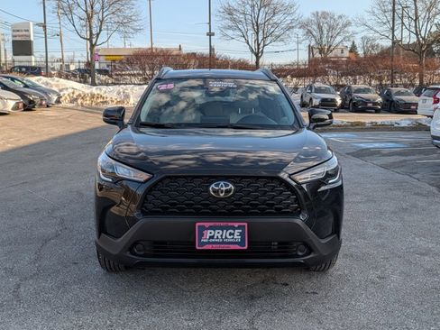 Used 2025 Toyota Corolla Cross LE image 2
