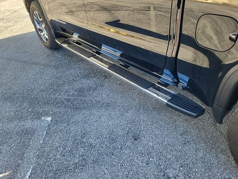 Used 2022 GMC Sierra 1500 SLT w/ SLT Convenience Package image 11