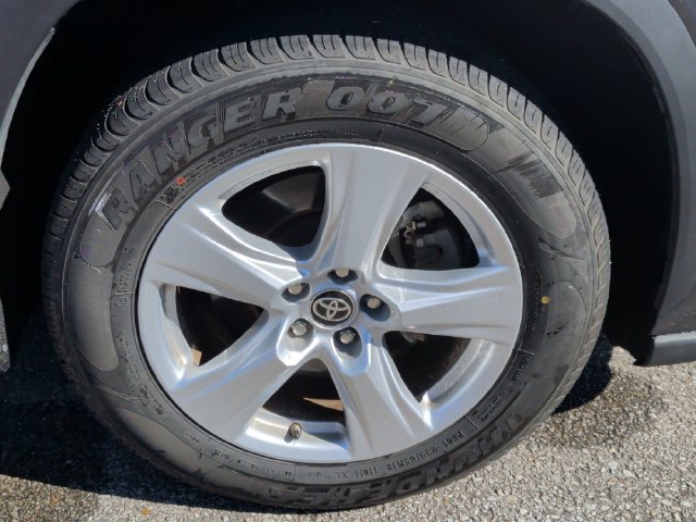Used 2022 Toyota Highlander LE FWD image 9
