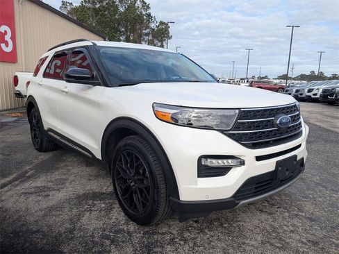 Used 2022 Ford Explorer XLT w/ Equipment Group 202A image 6