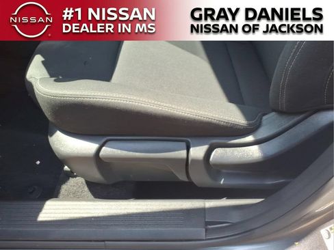 Used 2023 Nissan Rogue S AWD/4WD image 12