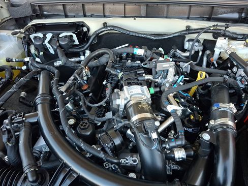 Used 2025 Ford Bronco Badlands image 28