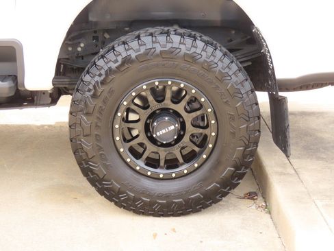Used 2024 Ford F250 Limited w/ FX4 Off-Road Package AWD/4WD image 9