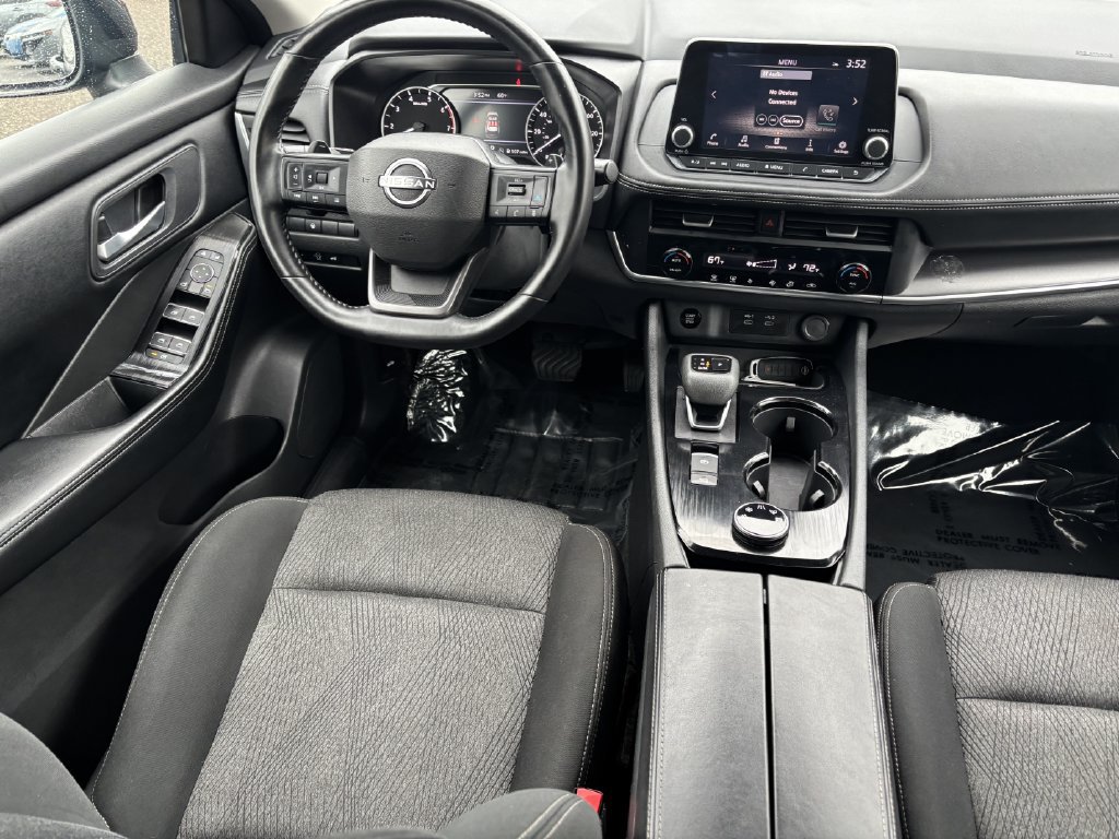 Used 2025 Nissan Rogue SV AWD/4WD image 19