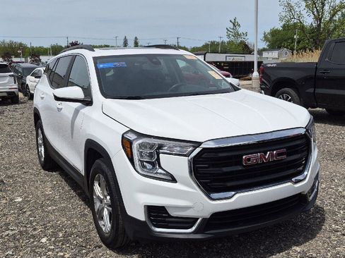 Used 2022 GMC Terrain SLE w/ Driver Convenience Package FWD image 2