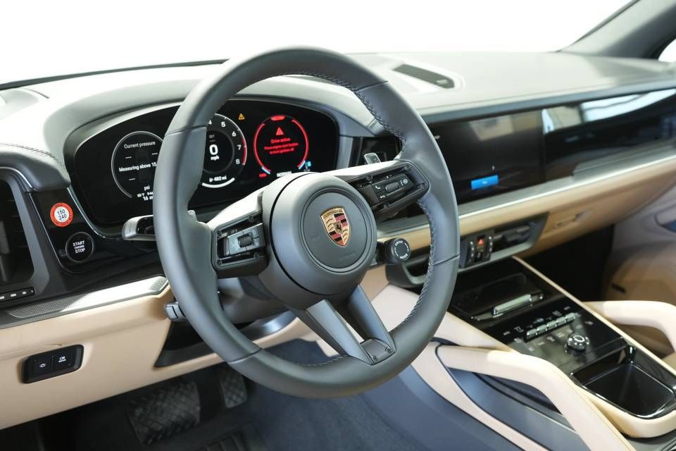 Certified 2026 Porsche Cayenne AWD/4WD image 4