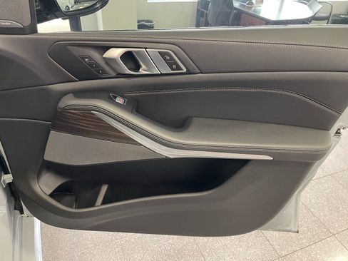 Used 2023 BMW X7 xDrive40i w/ M Sport Package AWD/4WD image 41