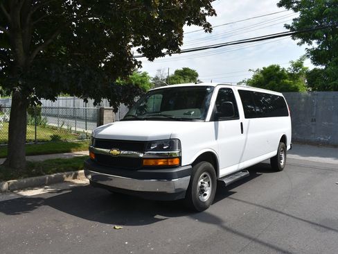 Used 2023 Chevrolet Express 3500 LT w/ LT Preferred Equipment Group RWD image 2