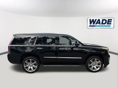 Used 2020 Cadillac Escalade Luxury AWD/4WD image 4