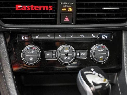 Used 2023 Volkswagen Jetta SE w/ Panoramic Sunroof Package image 19