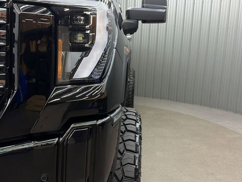 Used 2025 GMC Sierra 2500 Denali Ultimate image 13