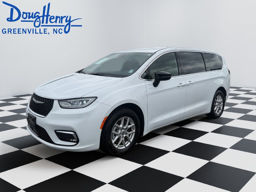 Used 2025 Chrysler Pacifica Select FWD image 1